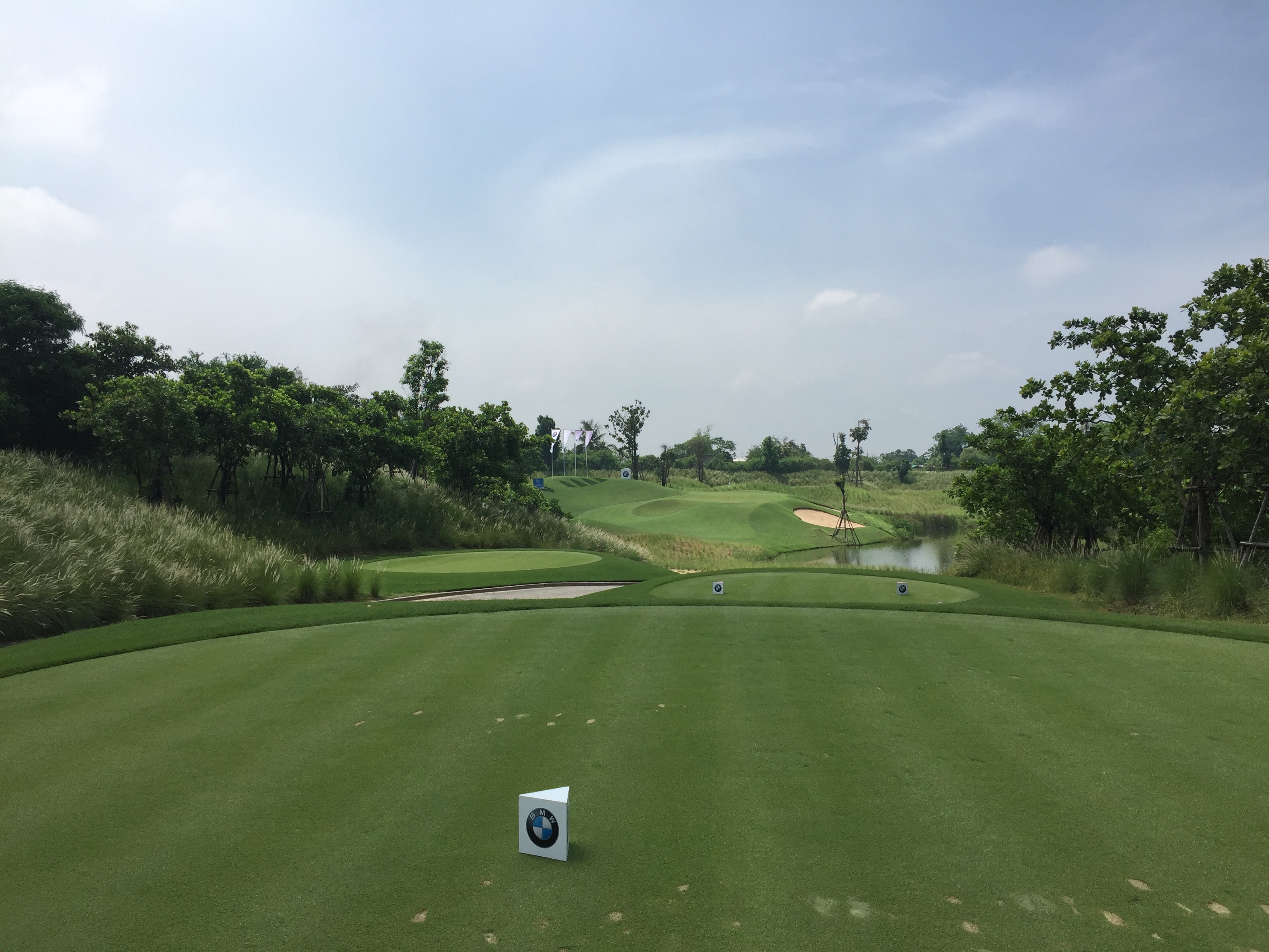 Hole 11 tee to green at Nikanti Golf Club